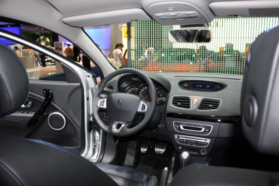  Renault Fluence 2010 года  (фото 2 из 146)